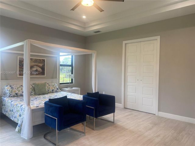 360 13th St SW, Naples, FL 34117