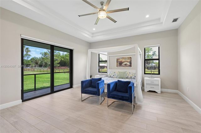 360 13th St SW, Naples, FL 34117