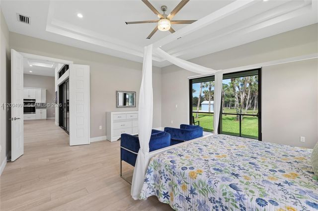 360 13th St SW, Naples, FL 34117