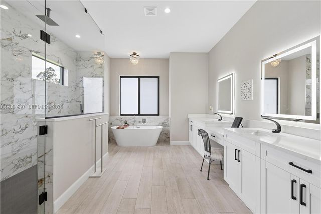 360 13th St SW, Naples, FL 34117