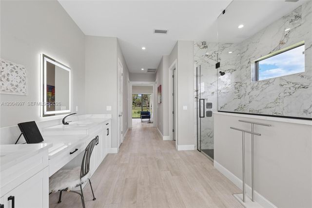 360 13th St SW, Naples, FL 34117