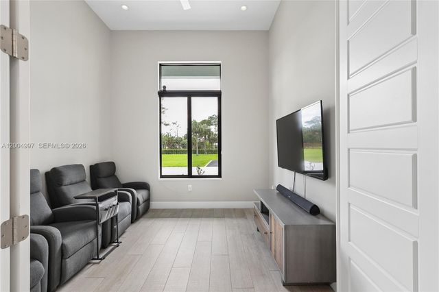 360 13th St SW, Naples, FL 34117