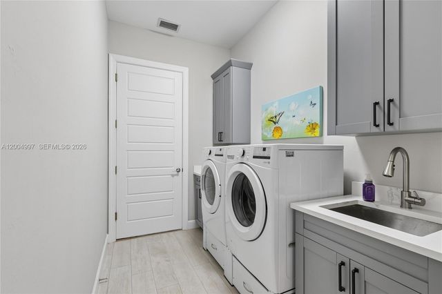 360 13th St SW, Naples, FL 34117