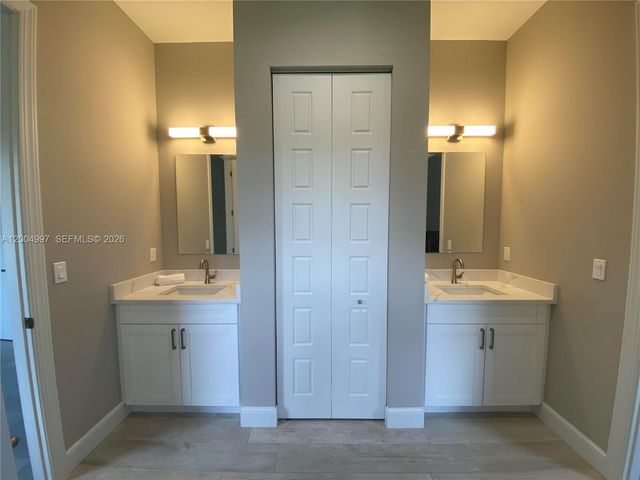 360 13th St SW, Naples, FL 34117