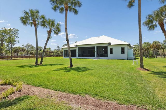 360 13th St SW, Naples, FL 34117