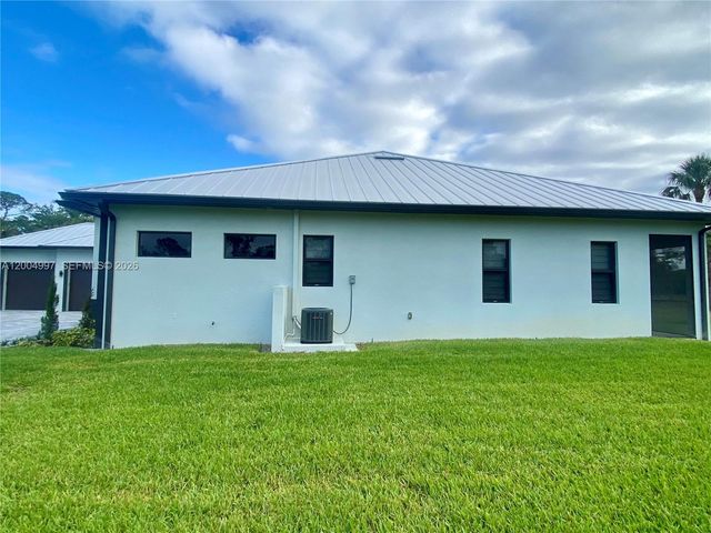 360 13th St SW, Naples, FL 34117