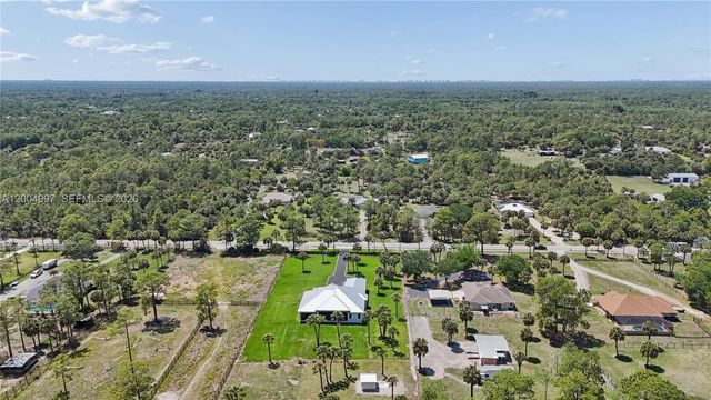 360 13th St SW, Naples, FL 34117
