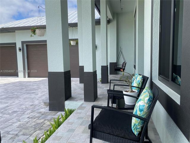 360 13th St SW, Naples, FL 34117