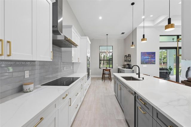 360 13th St SW, Naples, FL 34117