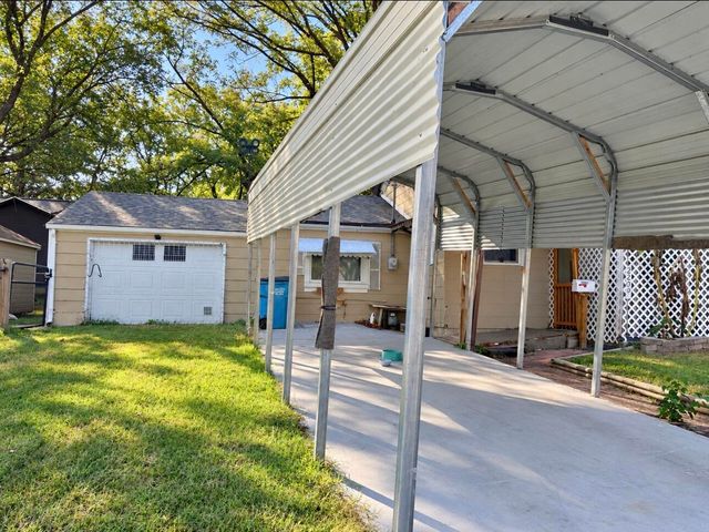 2209 N Main Avenue, Springfield, MO 65803