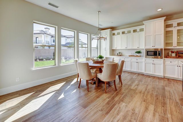 2189 E Strathspey Way, Fresno, CA 93730