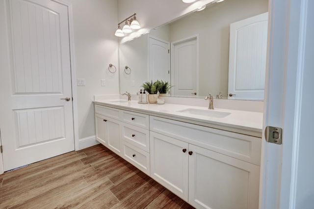 2189 E Strathspey Way, Fresno, CA 93730