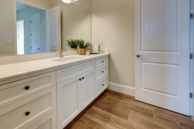 2189 E Strathspey Way, Fresno, CA 93730