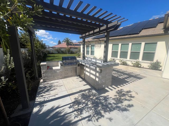 2189 E Strathspey Way, Fresno, CA 93730