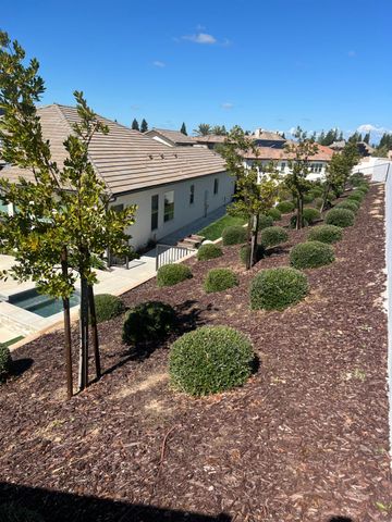 2189 E Strathspey Way, Fresno, CA 93730