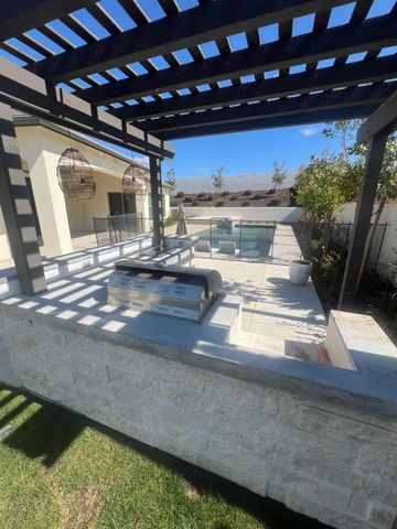 2189 E Strathspey Way, Fresno, CA 93730