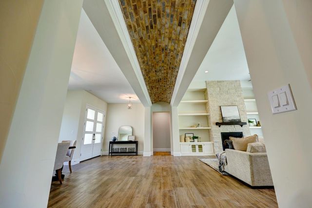 2189 E Strathspey Way, Fresno, CA 93730