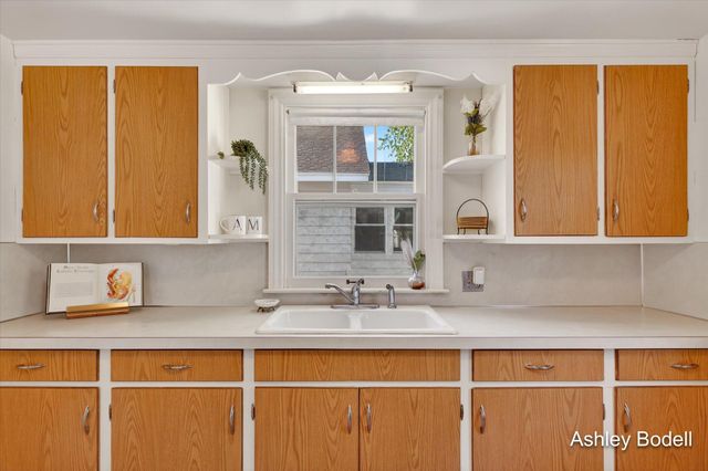 2129 Emerald Avenue Ne, City Of Grand Rapids, MI 49505