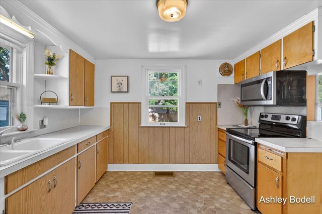 2129 Emerald Avenue Ne, City Of Grand Rapids, MI 49505