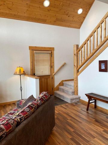 4631 Marsh Hawk Drive, Klamath Falls, OR 97601