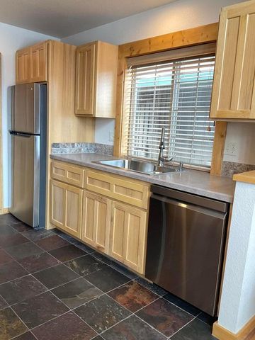 4631 Marsh Hawk Drive, Klamath Falls, OR 97601