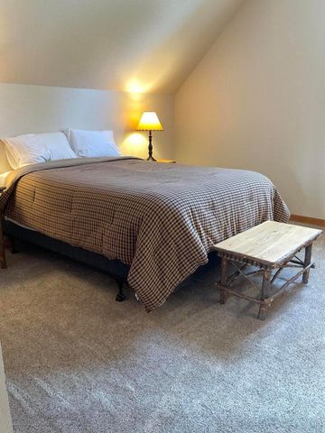 4631 Marsh Hawk Drive, Klamath Falls, OR 97601