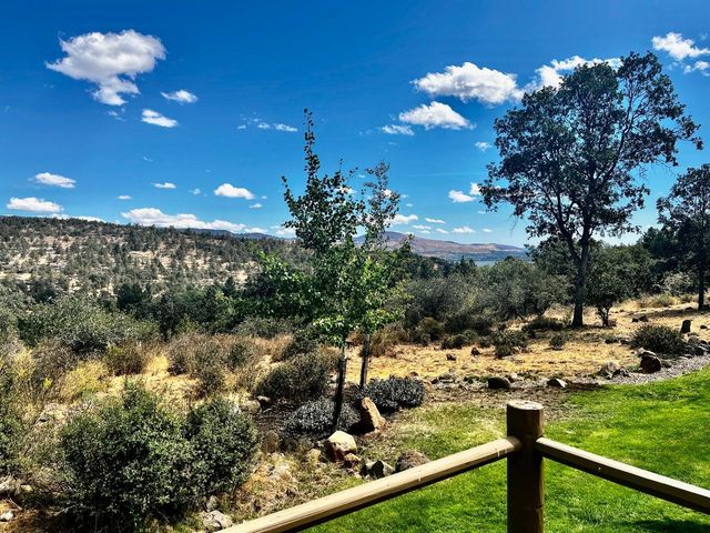 4631 Marsh Hawk Drive, Klamath Falls, OR 97601