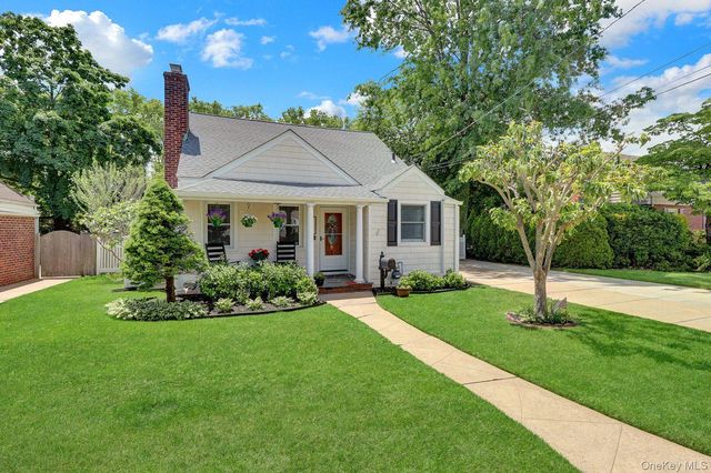 147 Sydney Avenue, Malverne, NY 11565