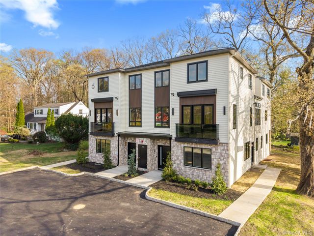 5 Mirror Lake Road 202, Spring Valley, NY 10977