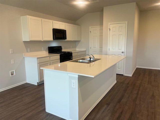 1224 E Ruger Lane, Mustang, OK 73064