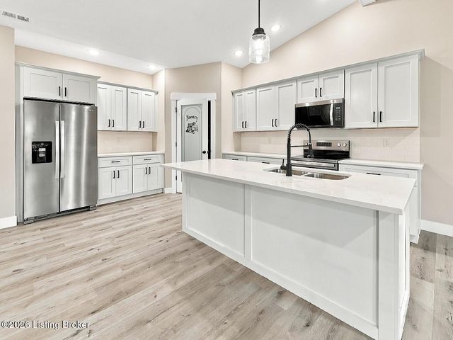 24 Betty Boyd Ln, Brandenburg, KY 40108