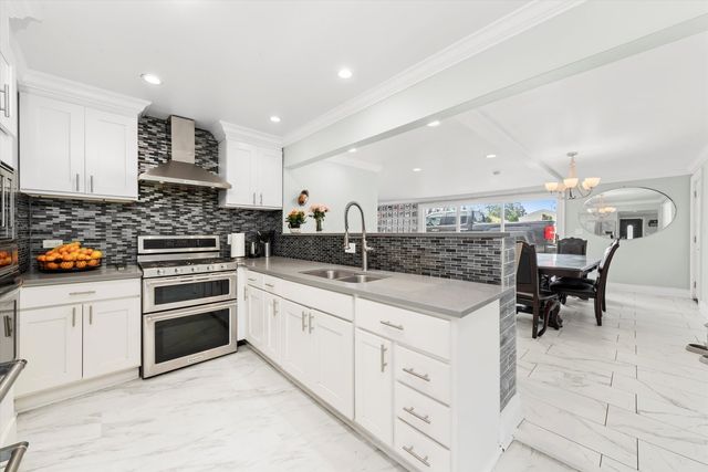 6315 W 83rd Place, Burbank, IL 60459