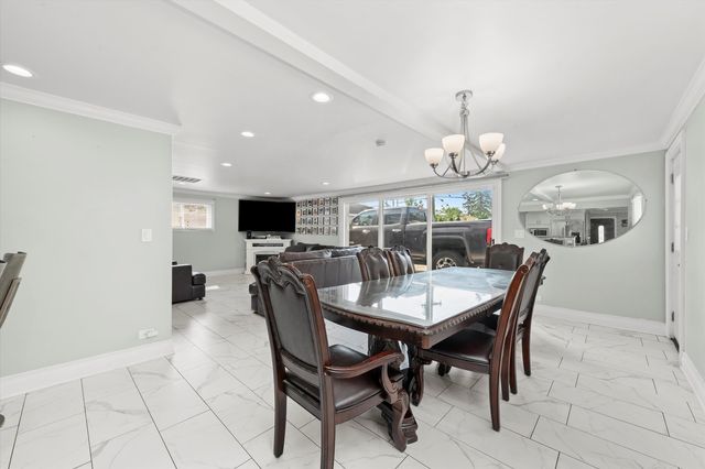 6315 W 83rd Place, Burbank, IL 60459