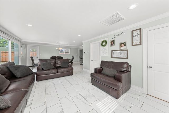 6315 W 83rd Place, Burbank, IL 60459