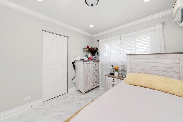 6315 W 83rd Place, Burbank, IL 60459