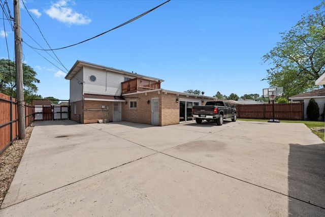 6315 W 83rd Place, Burbank, IL 60459