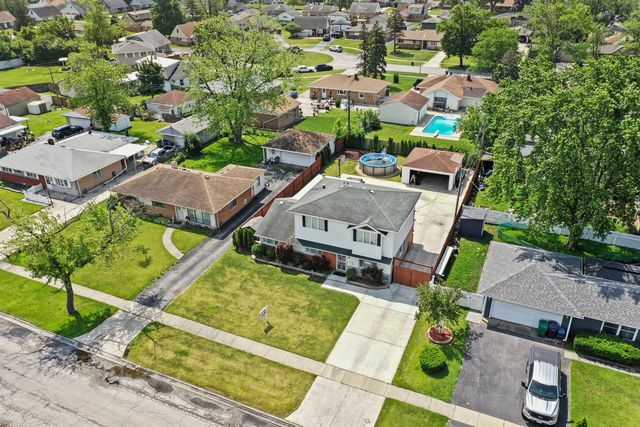 6315 W 83rd Place, Burbank, IL 60459