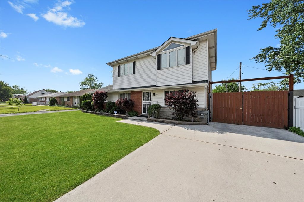 6315 W 83rd Place, Burbank, IL 60459