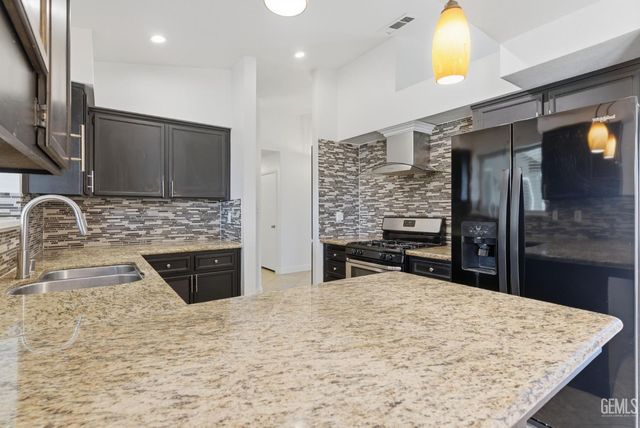 3401 Harris Road, Bakersfield, CA 93313