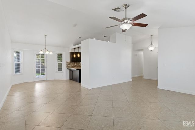 3401 Harris Road, Bakersfield, CA 93313