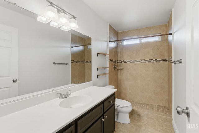 3401 Harris Road, Bakersfield, CA 93313