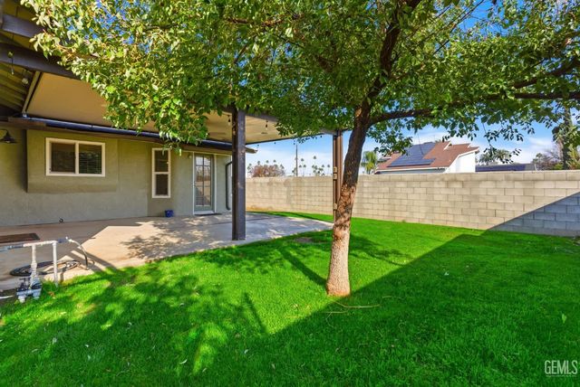 3401 Harris Road, Bakersfield, CA 93313