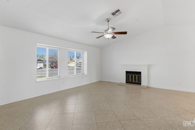 3401 Harris Road, Bakersfield, CA 93313