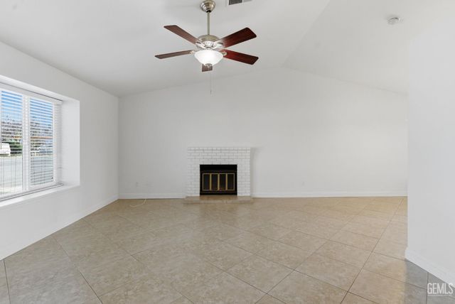 3401 Harris Road, Bakersfield, CA 93313