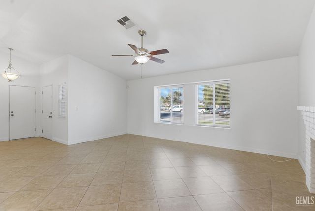 3401 Harris Road, Bakersfield, CA 93313