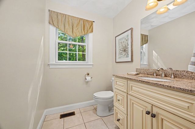 44 Ashwood Ave, Wilmington, MA 01887