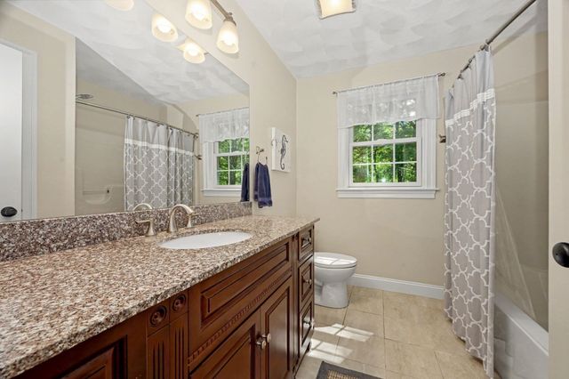 44 Ashwood Ave, Wilmington, MA 01887