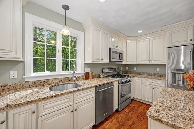 44 Ashwood Ave, Wilmington, MA 01887