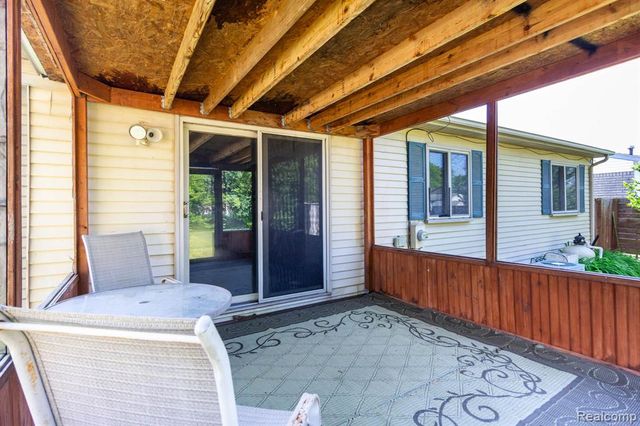 32016 Belcrest Road, Rockwood, MI 48173