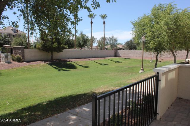 2628 S VOYAGER Drive 106, Gilbert, AZ 85295